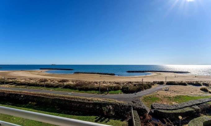 Cap d'Agde Apartment | 🌞SEAside & view 4th ASC⏫ 61 m2 ⭐ AIRcond. WIFI 🅿️ 🏊 🏓 Petanque ⛳