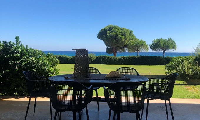 Schinias Villa | Seaside villa Hoopoe in Marathon-the garden is what separates you from the beach