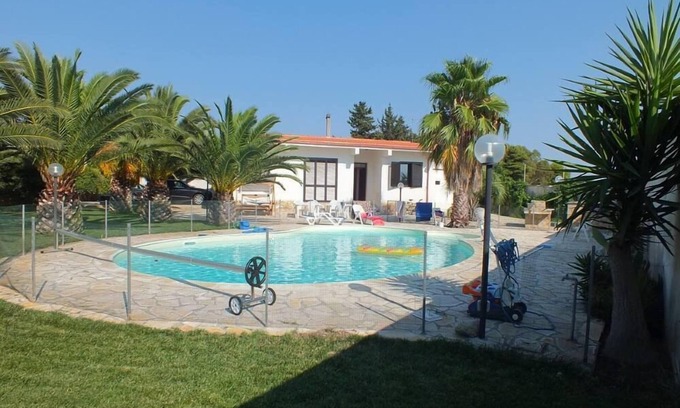 Porto Cesareo House | Seaside villa pool/garden/sun/sea