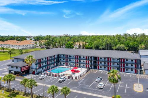Kissimmee Hotel | Seasons Florida Resort