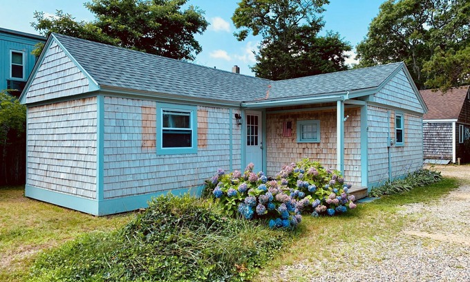 South Yarmouth Cottage | Seaview cottage near Ocean Beaches & The Skipper!