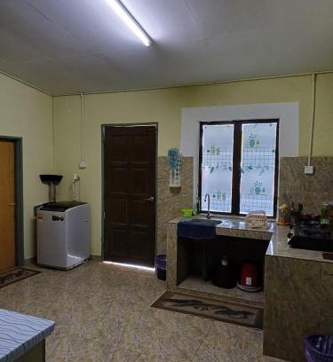 Kampung Penarik House | SeaView Homestay