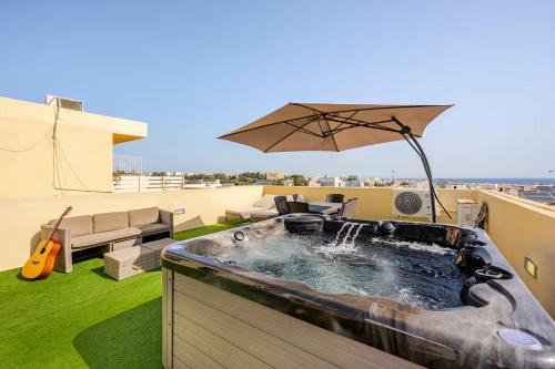Swieqi Apartment | Seaview Jacuzzi 3BR Penthouse