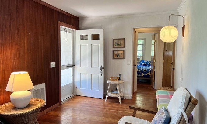 Seaview House | Seaview: Pet-Friendly. Clean and Quiet. Close to beach, market, Ocean Beach.