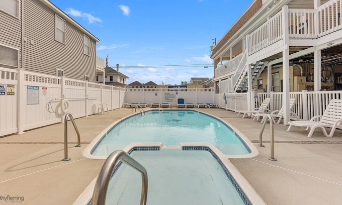 Wildwood Crest Condo | 🍭Seaview Suite - WW Crest fresh renovation walk to beach & boards, pool, terrace