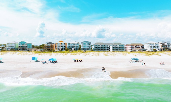 Carolina Beach House | Sea’z Life! Your beachfront oasis in Carolina Beach is calling!