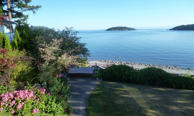West Sechelt Apartment | Sechelt Oceanfront Suite