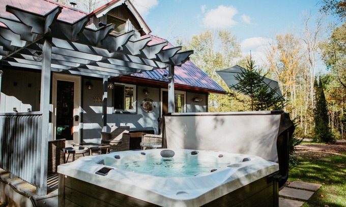 Norland Apartment | Secluded 3BR Cabin w/Hot Tub and Firepit