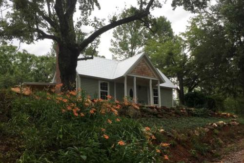 Franklin House | Secluded and Historic 1890s Cottage near the Blue Ridge Mountains, North Carolina