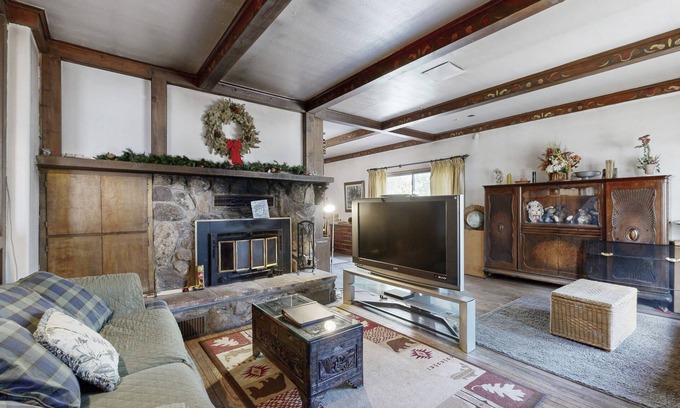 Woodlands House | Secluded Charming house with private hot tub, and patio