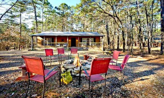 Broken Bow Cabin | Secluded Hochatown Cabin w/Hot Tub, Fire Pit - Sleeps 6 🌲