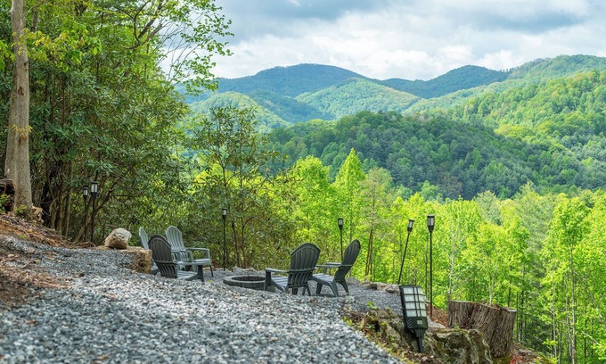 Marshall Cabin | Secluded Modern AFrame, Direct Mountain Views, Lush Forest & Creek, Checkin 12pm