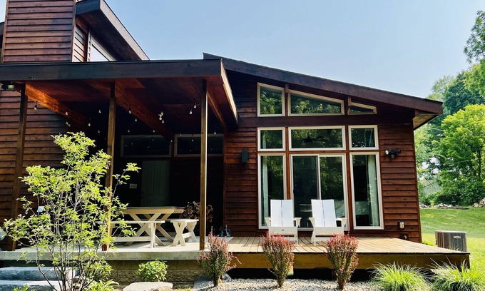 Pullman Cabin | Secluded & Restful! Modern Cabin-close to South Haven, Fennville, Saugatuck!