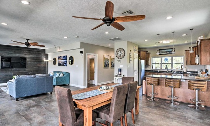 El Lago House | Secluded Seabrook Waterfront Home with Patio!