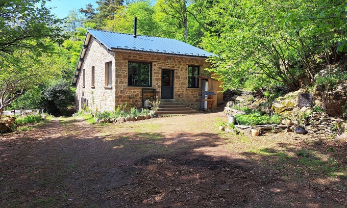 Yzeron Ski Chalet | Secluded self-contained gîte in the middle of the forest, near the Yzeron plateau