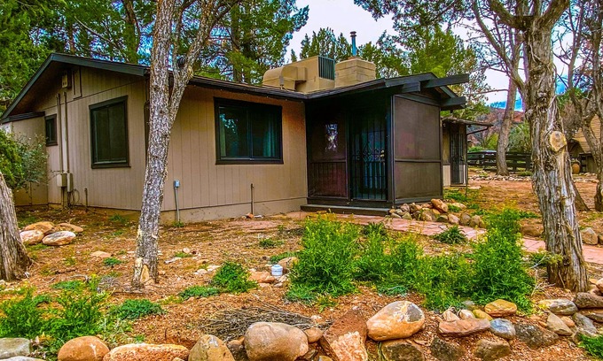 Sedona Cabin | Sedona Perfect! Charming Guest House on 5 Acre Gated Estate boardering Oak Creek