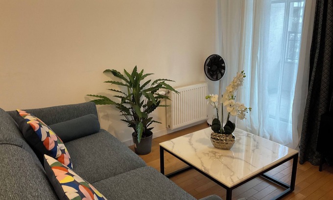 Clamart Apartment | Seemingly comfortable and modern