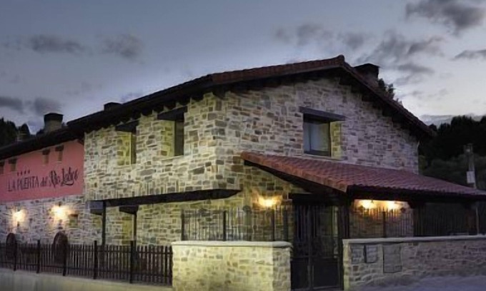 San Leonardo de Yague Cottage | Self catering La Puerta del Rio Lobos for 10 people