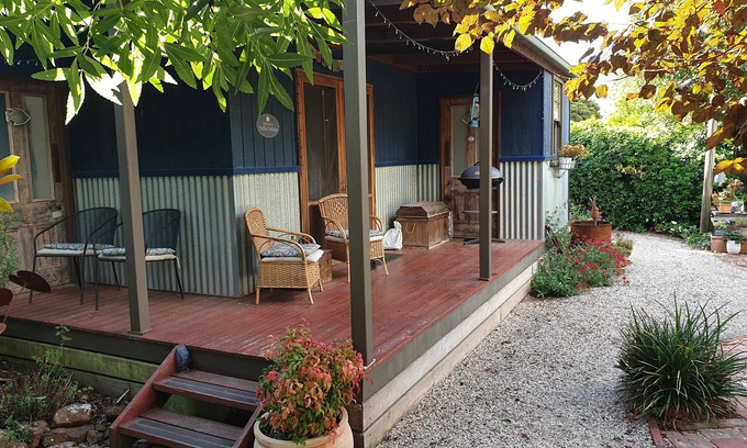 Buninyong Cottage | Self contained, comfortable and a lovely private garden setting