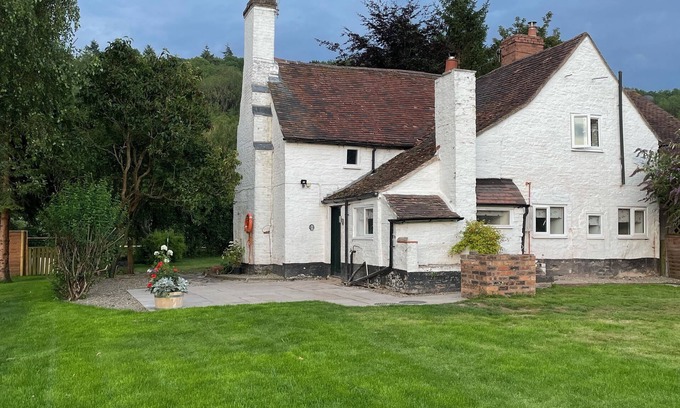 Sutton Maddock Cottage | Semi-detached cottage set on the banks of the River Severn near to Ironbridge