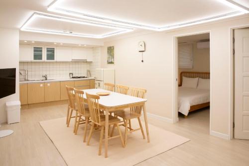 Seochon Apartment | Seochon Lighthouse