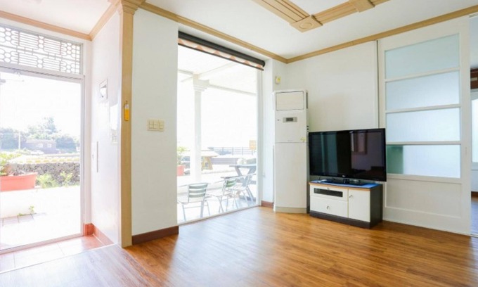 Namwon House | Seogwipo Bangulpungdengi Pension