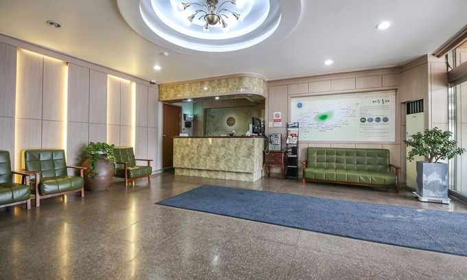 Songsan-dong Hotel | Seogwipo Shinsegye Hotel