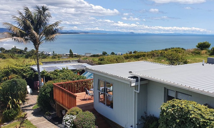 Maketu Cottage | Separate, self contained, single bedroom house with stunning ocean views