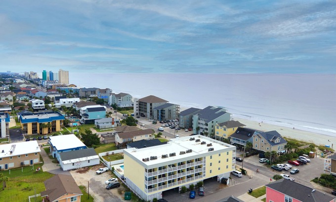 Garden City Condo | Sept special-Pool-Steps to Beach & Pier-Pet friendly-6 guests-Wifi-cable