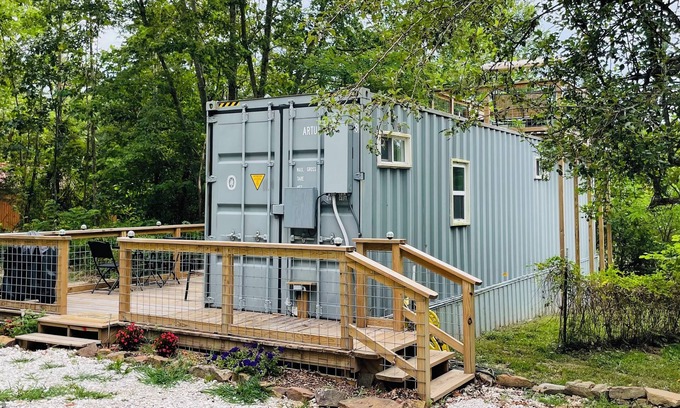 Garfield Cabin | Serene container tiny home with 1 bedroom and WiFi, AC in scenic Garfield