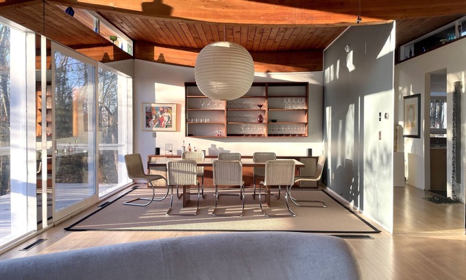 Town of Wappinger Villa | Serene Mid-century Villa with a pool 1.5h from NYC