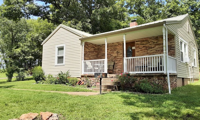 Potosi House | Serene, Modern, Cottage, access to a 60 Acre Lake