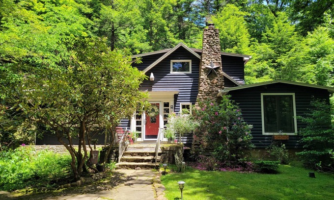 Laughlintown Cottage | Serene Mountain Cottage on banks of McCullen Run Stream