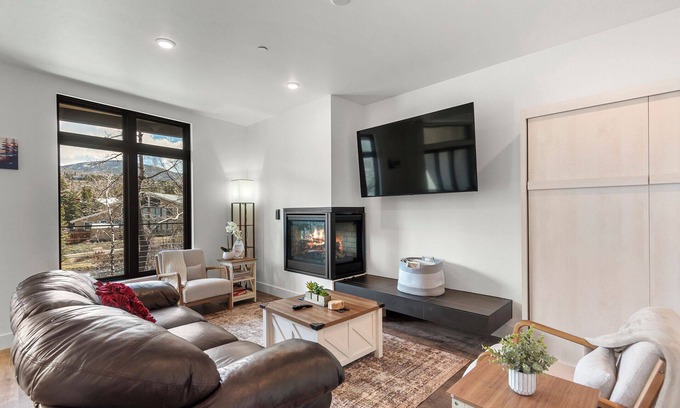 Silverthorne Condo | Serenity in Silverthorne: Luxury Condo Retreat with Mountain Views