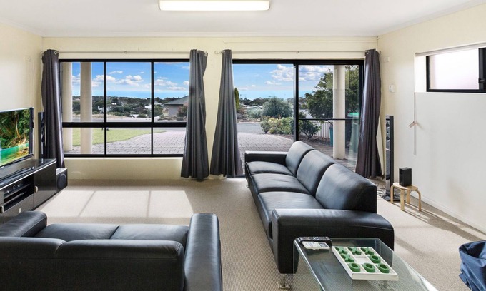 Carrickalinga House | Serenity on Stacey - 34 Stacey Drive