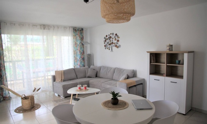 Serignan Apartment | Serignan-Canal du midi. Spacious apartment in luxury apartment complex. Full A/C