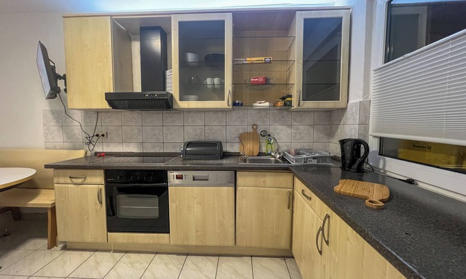 Marxloh Apartment | Serviceroom24 - Apartment 5 in Duisburg Wlan - Smart-tv - 24-7 Check-in