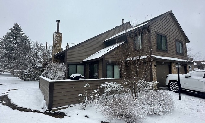 Seven Springs House | Seven Springs 3 Bedroom Sunridge Townhome - Newly Updated & Steps to the Slopes