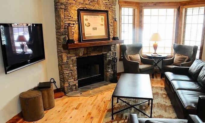 Champion House | Seven Springs 3 Bedrooms Premium Townhome, Great for Families 3 Townhouse by Redawning