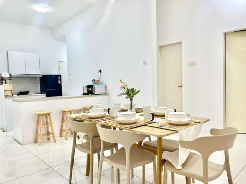 Bandar Puchong Jaya Apartment | SF 1-12Pax Puchong Sky Pod 3Room IOI Mall 8 Bed LRT