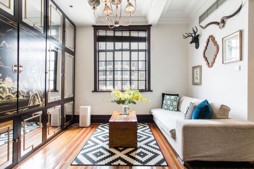 Downtown Shanghai Apartment | Shanghai Art Decor Suite W Nanjing Rd FFC
