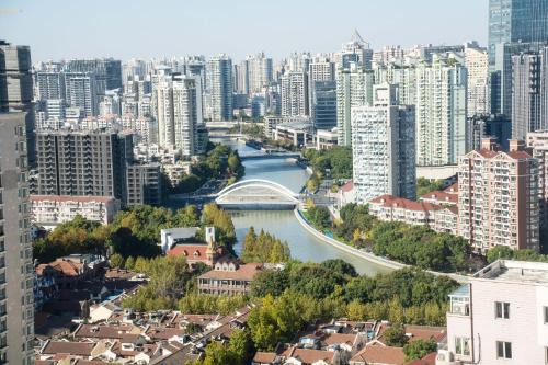 Downtown Shanghai Apartment | Shanghai M-Home Near Nanjing West Road commercial district,350m walk to the Natural History Museum subway上海小胖纸民宿-丽都29J近自然博物馆 南京西路地铁站