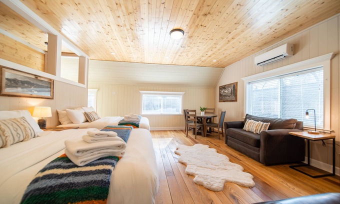 McCloud Cabin | Shasta View Lodge - Cabin 7