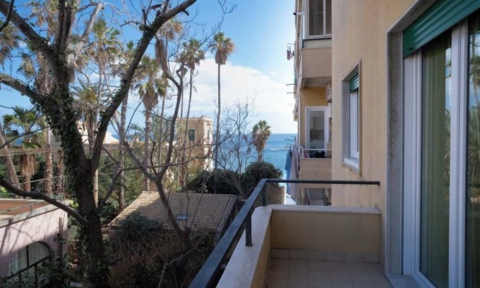 Eastern Sicily Apartment | Shelter by the sea 2 steps from Ortigia