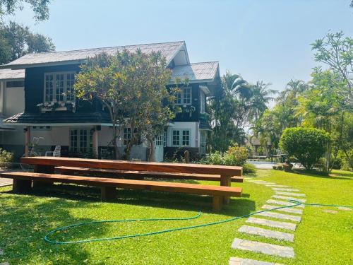 San Sai House | Sherpa Villa & The Wolf's Den