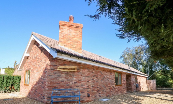 Wisbech Cottage | SHERWOOD LODGE, luxury holiday cottage, with hot tub in Wisbech