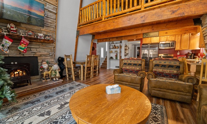 Big Bear City Cabin | Sherwood Pines - Pool Table, Fireplace, Fenced Yard