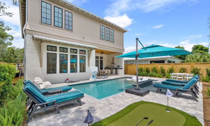 Riviera Beach House | Shiloh Reef/Pool/Golf Cart/Arcade/Mini Golf/Photo Op/5Min Walk to The Beach!