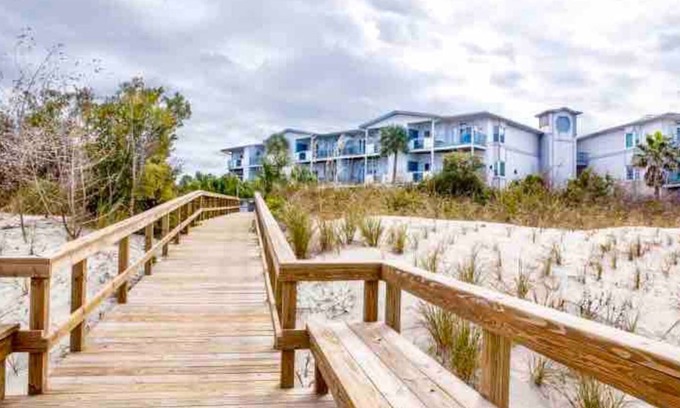 Tybee Island Condo | Ship-Watch Dunes ~ Oceanfront ~ Dolphins! Pools!