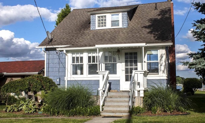 Roberts Landing House | Ship Watcher's Paradise on the St. Clair River